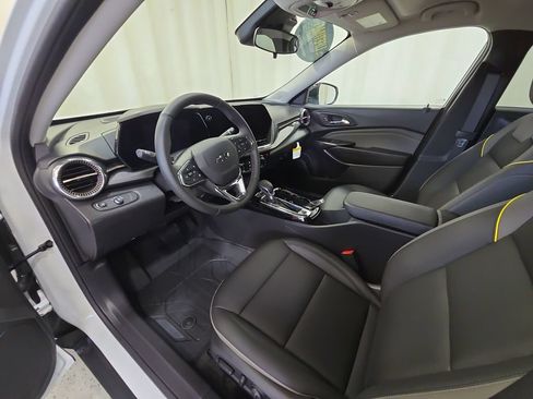 Certified 2025 Chevrolet Trax ACTIV w/ Driver Confidence Package FWD image 13