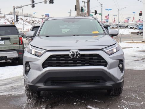 Used 2022 Toyota RAV4 XLE Premium image 2