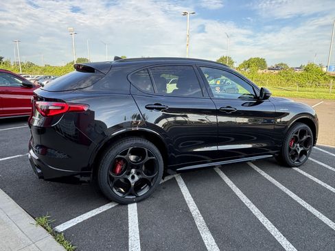 Used 2023 Alfa Romeo Stelvio Veloce AWD/4WD image 9