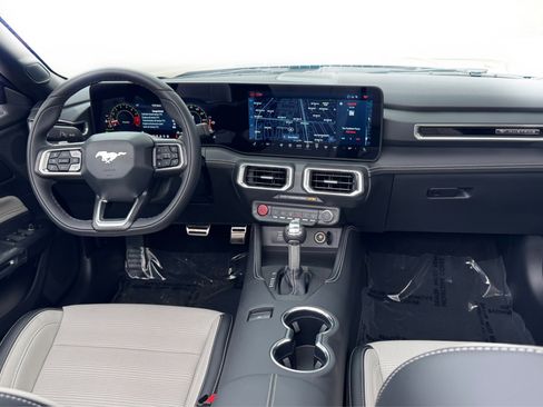 Used 2025 Ford Mustang GT Premium image 17