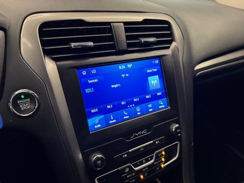 Used 2020 Ford Fusion SE FWD image 13