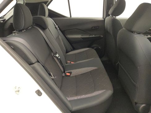 Used 2020 Nissan Kicks S image 19