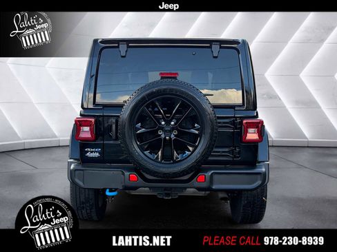 Used 2022 Jeep Wrangler Unlimited Sahara image 5