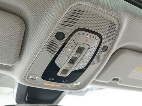 Used 2022 Audi Q8 Premium Plus image 25