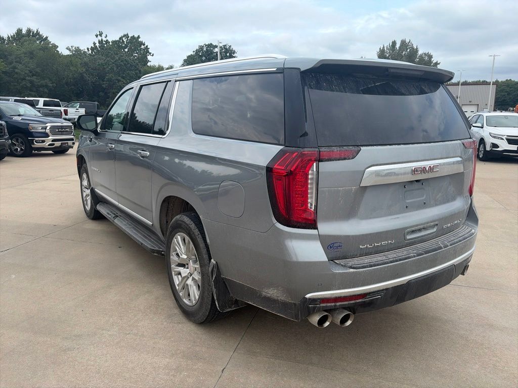 Used 2024 GMC Yukon XL Denali AWD/4WD image 9