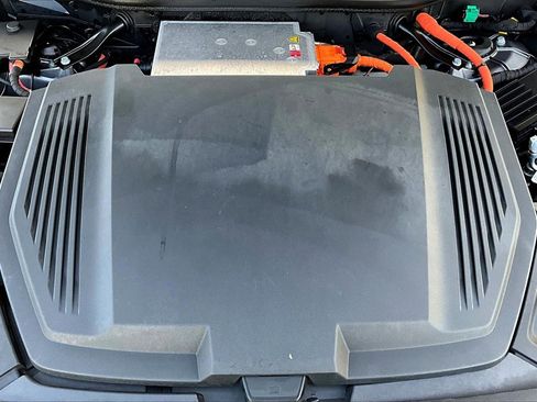 Used 2021 Audi e-tron Premium Plus w/ Premium Plus Package image 32