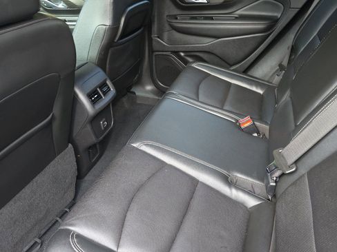 Used 2022 GMC Terrain SLT image 12