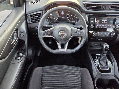 Used 2020 Nissan Rogue Sport S image 11
