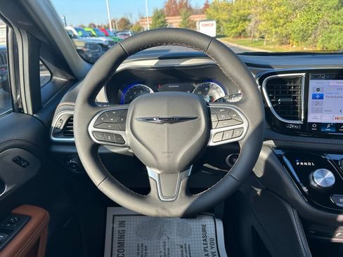 New 2026 Chrysler Pacifica Pinnacle image 10