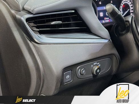 Used 2021 Buick Enclave Essence image 10