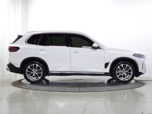 Used 2025 BMW X5 xDrive40i w/ Parking Assistance Package AWD/4WD image 10