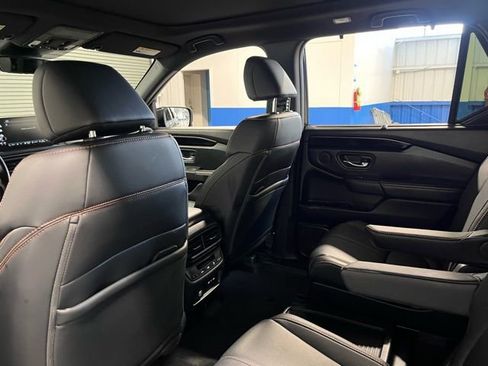 Used 2025 Honda Pilot TrailSport image 18