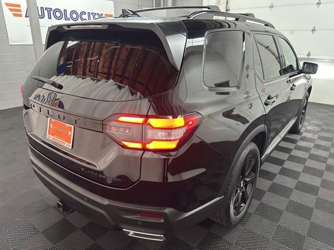 Used 2025 Honda Pilot Black Edition image 10