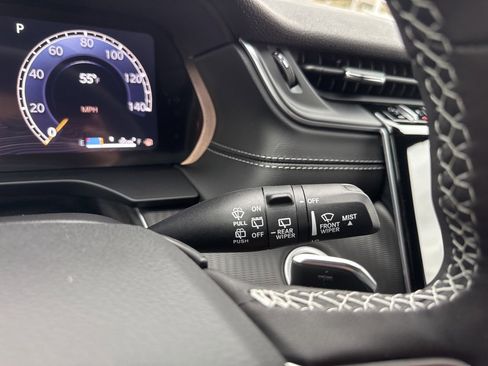 New 2025 Jeep Grand Cherokee Altitude image 16