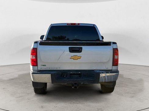 Used 2011 Chevrolet Suburban LT AWD/4WD image 4