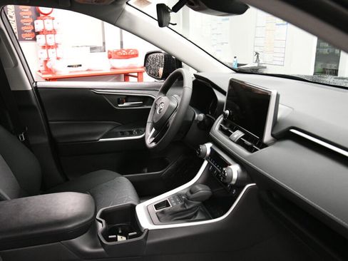 Used 2025 Toyota RAV4 XLE image 30