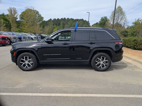 Used 2023 Jeep Grand Cherokee Limited w/ Luxury Tech Group II AWD/4WD image 7