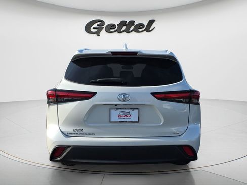 Used 2023 Toyota Highlander XLE FWD image 5