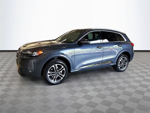 Certified 2025 Audi Q5 Premium w/ Convenience Package AWD/4WD image 3