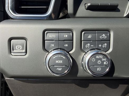 Used 2024 GMC Sierra 3500 Denali w/ Denali Reserve Package image 25