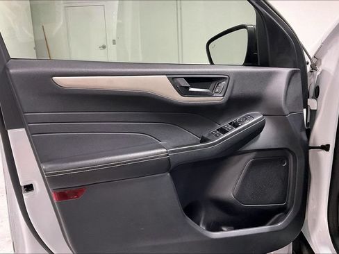 Used 2022 Ford Escape SE FWD image 21