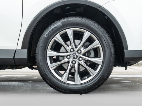 Used 2017 Toyota RAV4 Limited image 28