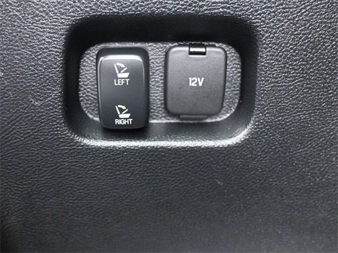 Used 2017 Ford Edge SEL image 16