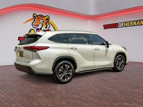 Used 2020 Toyota Highlander XLE FWD image 6
