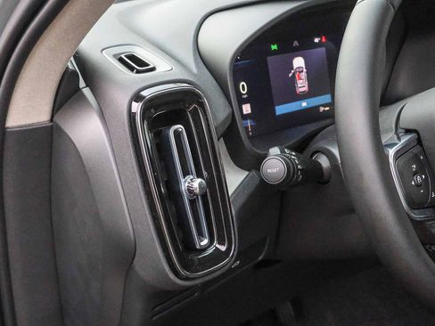 New 2025 Volvo XC40 B5 Plus w/ Protection Package Premier image 34