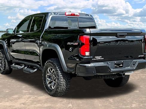 Used 2025 Chevrolet Colorado ZR2 w/ Technology Package AWD/4WD image 5