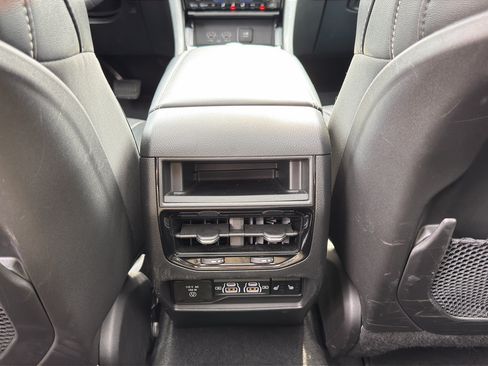 Used 2025 Jeep Grand Cherokee Limited w/ Luxury Tech Group II AWD/4WD image 38