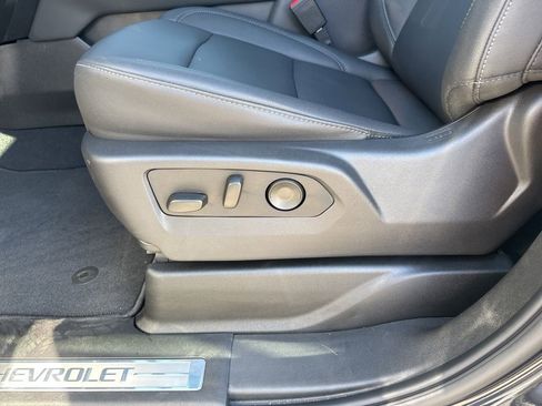 Used 2025 Chevrolet Suburban LT w/ Comfort Package image 12