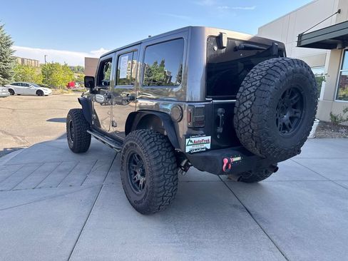 Used 2017 Jeep Wrangler Unlimited Rubicon w/ Connectivity Group AWD/4WD image 8