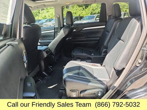 Used 2017 Toyota Highlander XLE AWD/4WD image 27
