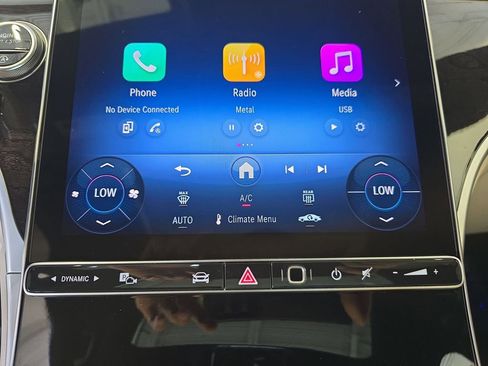 Used 2025 Mercedes-Benz GLC 300 image 23