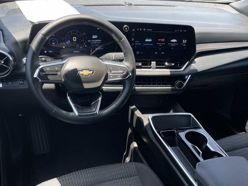 Used 2025 Chevrolet Equinox LT FWD image 9