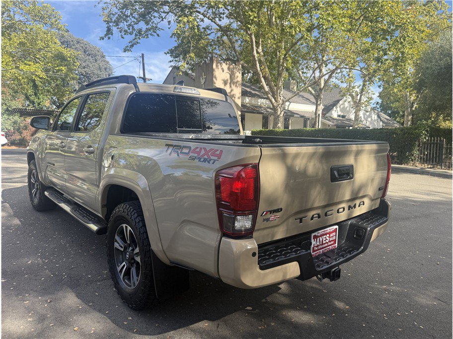 Used 2019 Toyota Tacoma TRD Sport w/ Technology Package AWD/4WD image 3