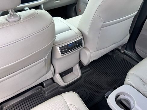 Used 2019 Toyota Highlander Limited Platinum AWD/4WD image 12