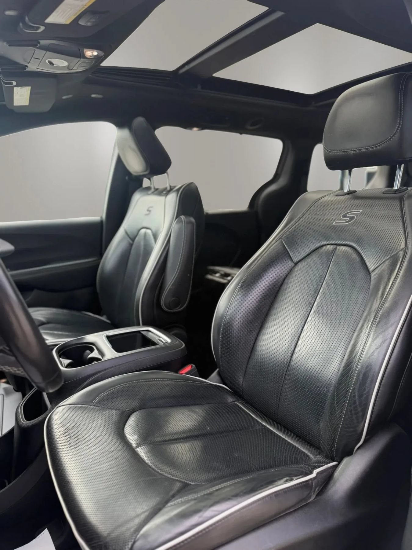 Used 2020 Chrysler Pacifica Limited w/ S Appearance Package FWD image 17
