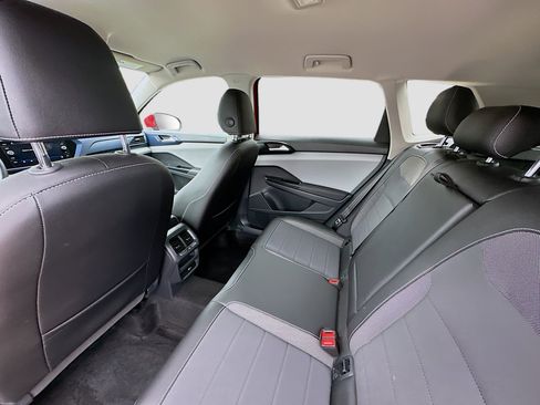 Used 2023 Volkswagen Taos SE image 23