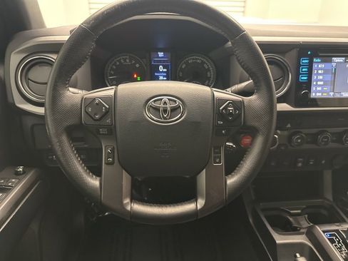 Used 2018 Toyota Tacoma TRD Sport w/ Technology Package image 18