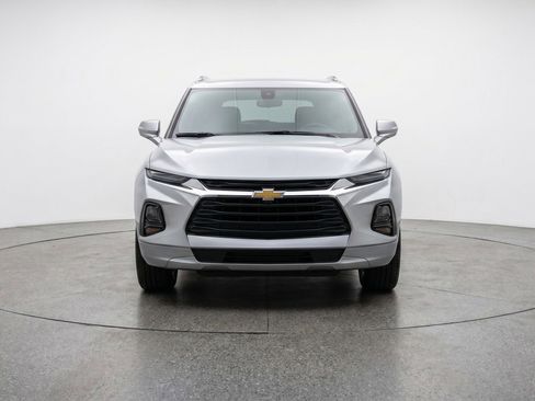 Used 2025 Chevrolet Blazer LT FWD image 2