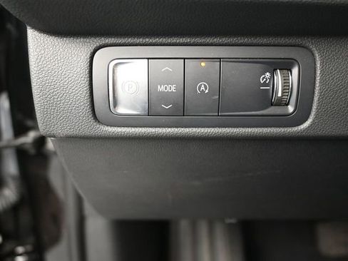 Used 2025 Chevrolet Traverse LT FWD image 14