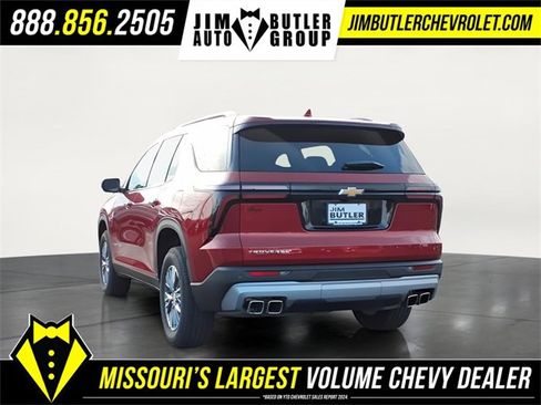 Used 2025 Chevrolet Traverse LT w/ Driver Confidence Package image 2