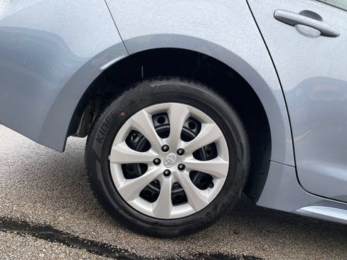 Used 2025 Toyota Corolla LE FWD image 12