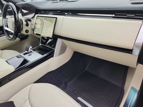New 2025 Land Rover Range Rover SE AWD/4WD image 28