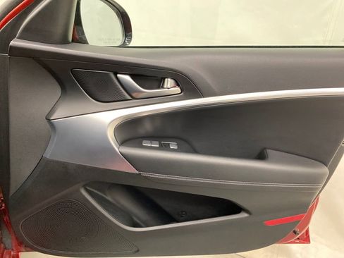 Used 2022 Genesis G70 2.0T image 10