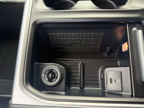 Used 2025 Ford Expedition Active AWD/4WD image 14