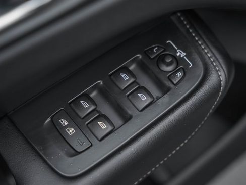 Certified 2023 Volvo XC60 B5 Ultimate w/ Climate Package image 37