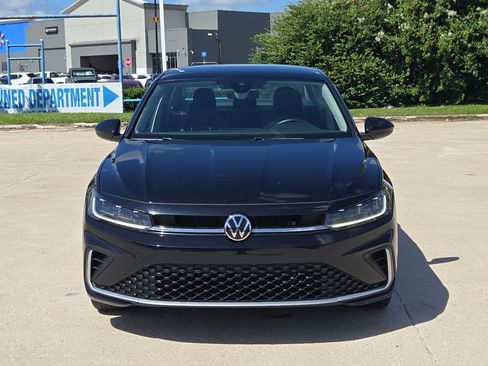 Used 2025 Volkswagen Jetta SE FWD image 10